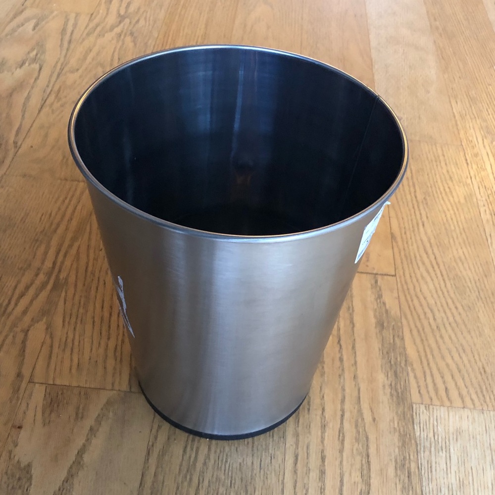 Trash can